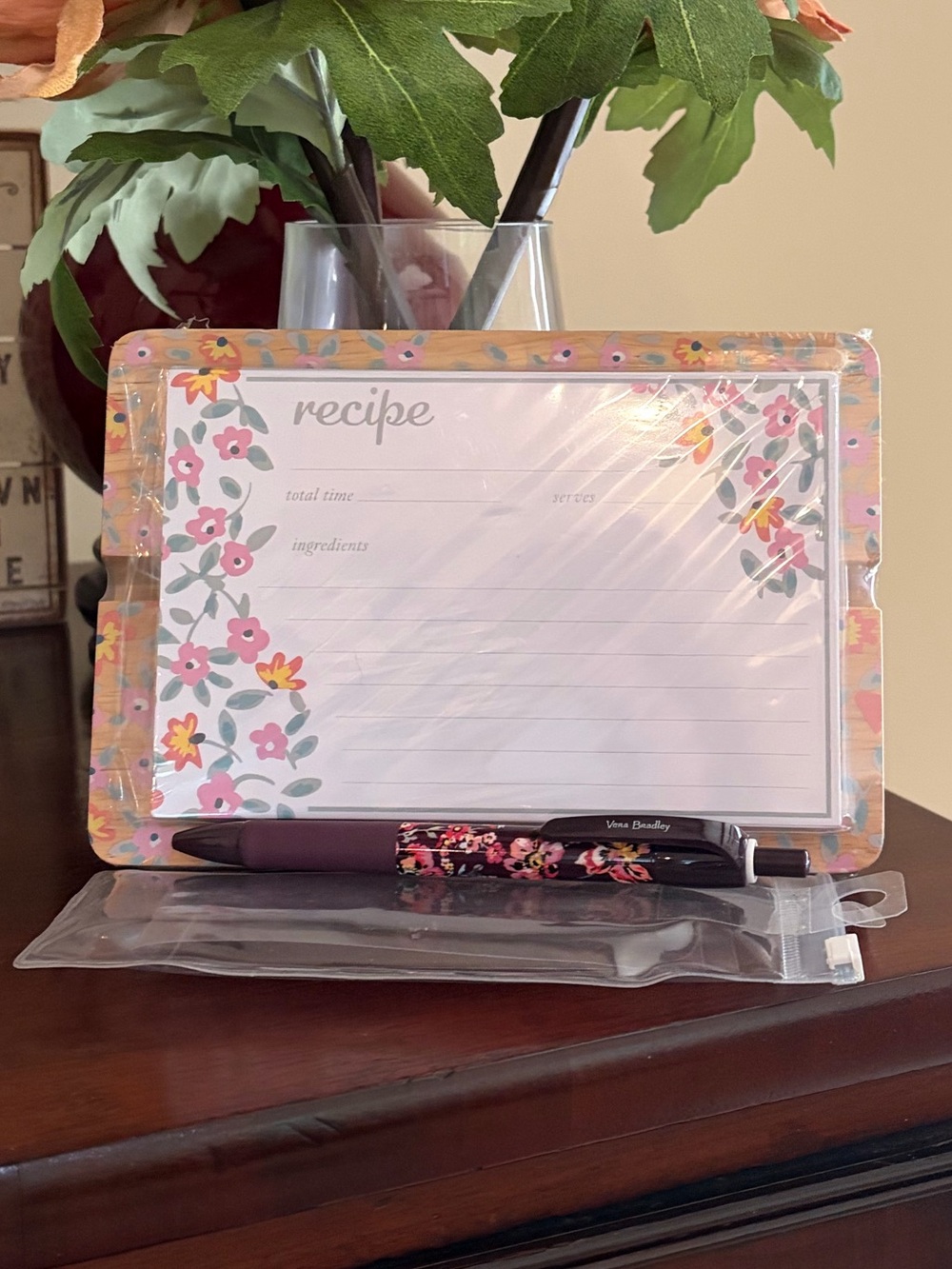 NWT Vera Bradley bundle Recipe Cards with wooden holder and pen
